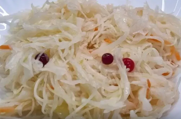 Bu adamlar qətiyyən turşu kələm yeməməlidir