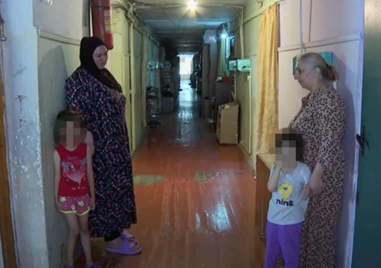 Bakıda qəzalı binada yaşayan sakinlər təhlükə ilə üz-üzədirlər