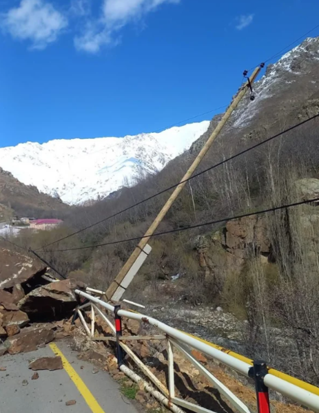 Ordubadda qaya UÇDU, yolda hərəkət çətinləşdi: 32 ev qazsız qaldı - FOTO