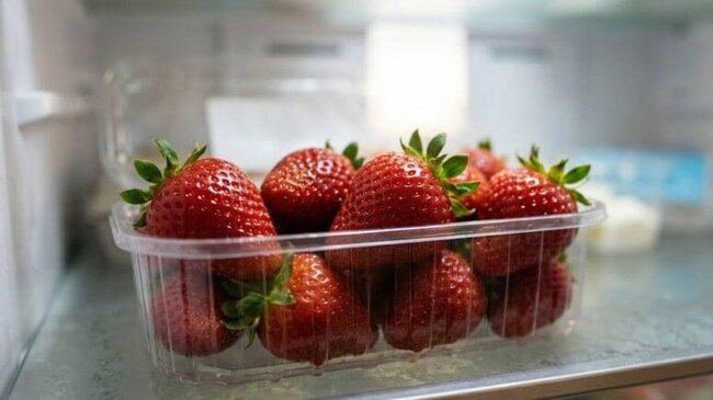 Çiyələkləri yuduqdan sonra əsla soyuducuya qoymayın