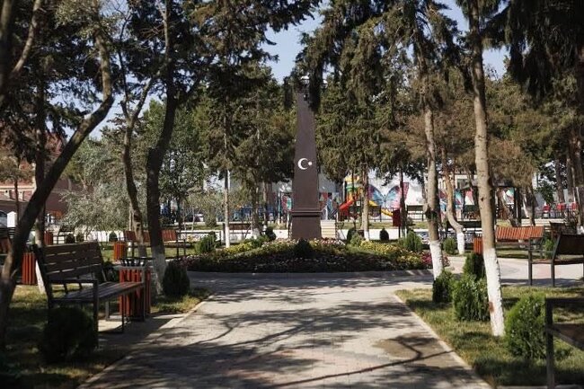 Suraxanı rayonunda 14 İyul küçəsi və parkda abadlıq işləri aparılıb