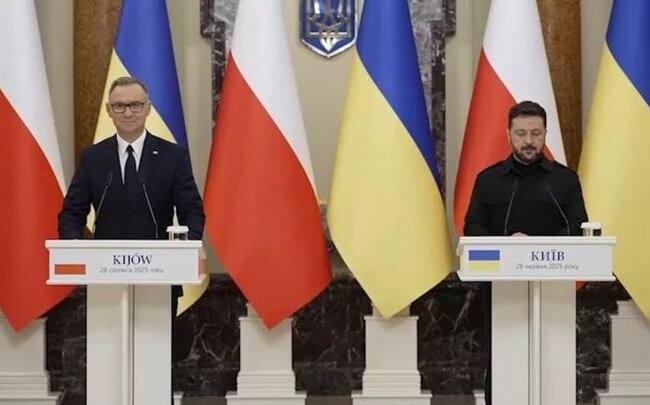 Zelenski Trampla son görüşdən razı qaldığını açıqlayıb