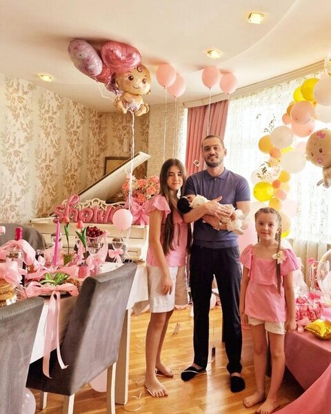 Emilin üçüncü qızı oldu - Fotolar