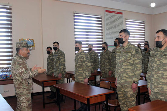 Quru Qoşunların Komandanı hərbi hissələri ziyarət edib - FOTO