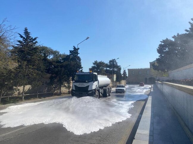 Bu gün paytaxtın 556 küçəsi yuyuldu - FOTO