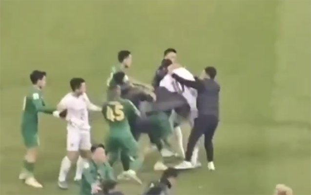 Ramil Şeydayevi təkləyib döydülər - Video