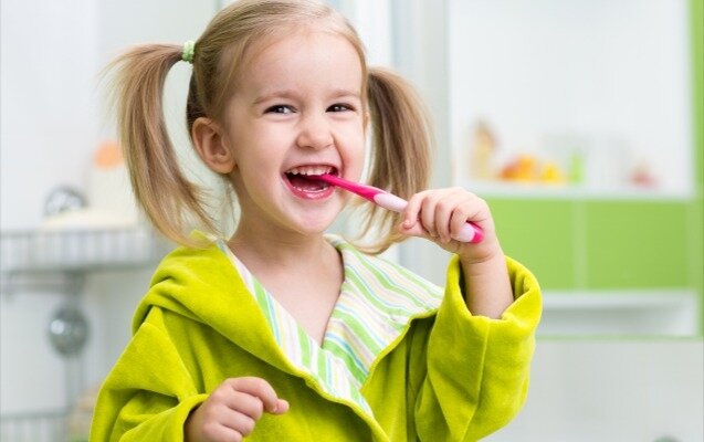 Uşaqlarının dişlərini fırçalamadıqları üçün həbs edildilər