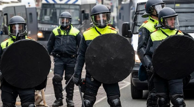 Niderlandda polis iğtişaşların 7 iştirakçısını saxlayıb