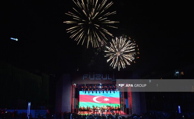 Füzulidə atəşfəşanlıq - Video