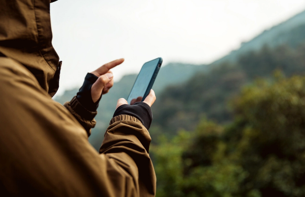Alimlər: "Smartfonlar təbiətlə əlaqəni məhdudlaşdırmır, əksinə gücləndirir"