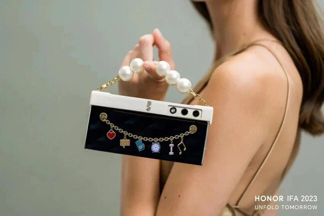 Çanta kimi daşına bilən TELEFON-FOTOLAR