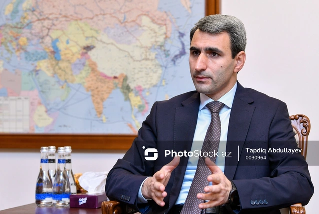 Yüksəkvəzifəli məmur üç xanım əməkdaşına avtomobil HƏDİYYƏ edib? - Rəsmi AÇIQLAMA