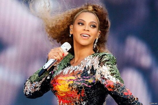 Beyons azərbaycanlı dizaynerin hazırladığı geyimdə görüntülənib - FOTO