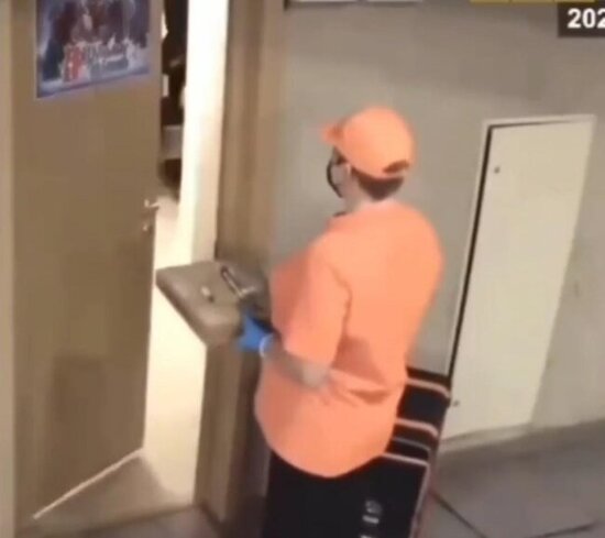 Evə pizza sifarişi gətirən kuryer ŞOK oldu - VİDEO