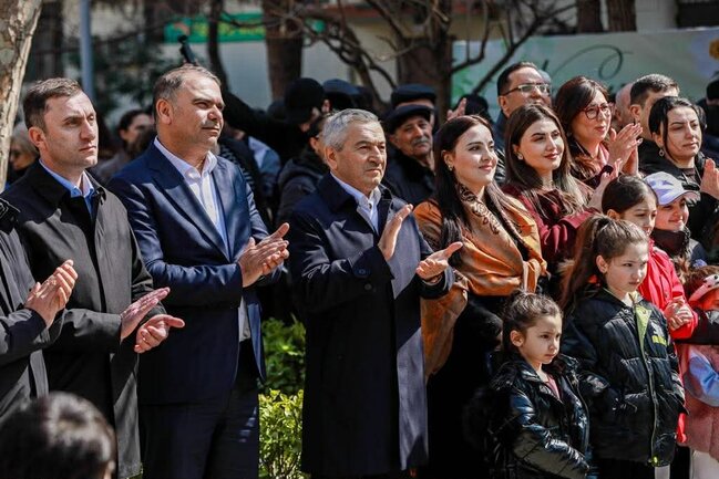 Paytaxtın abad məhəllələrindəki Novruz şənlikləri davam edir