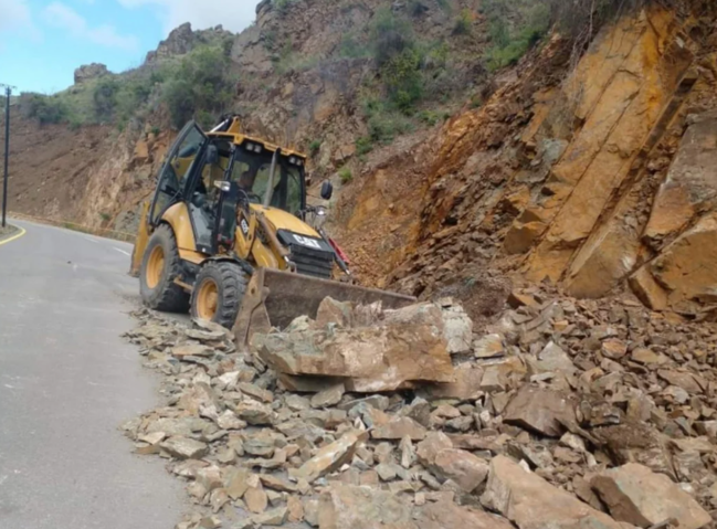 Ordubadda qaya UÇDU, yolda hərəkət çətinləşdi: 32 ev qazsız qaldı - FOTO