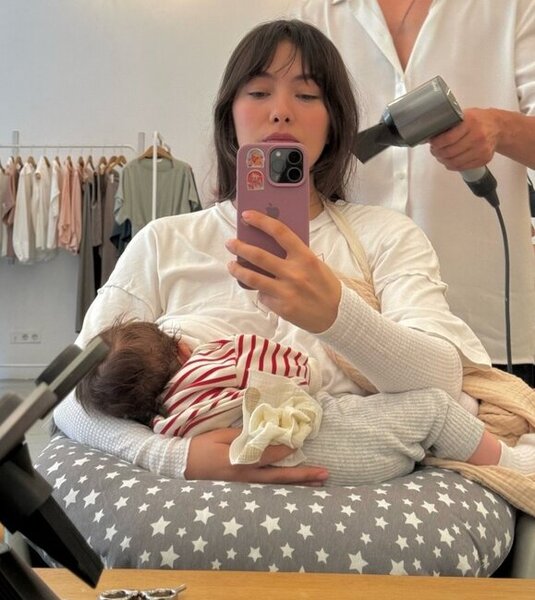 Neslihan oğlu ilə foto paylaşdı