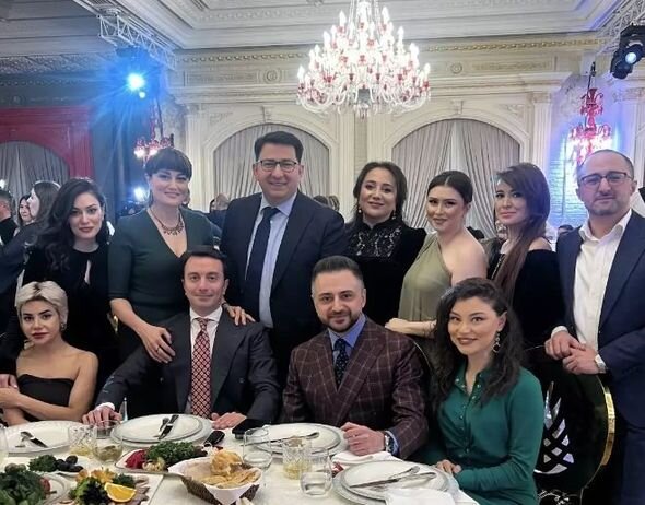Aparıcı Alidə Mustafayeva ilə icra başçısı Seymur Orucovun toyundan görüntülər - FOTO/VİDEO