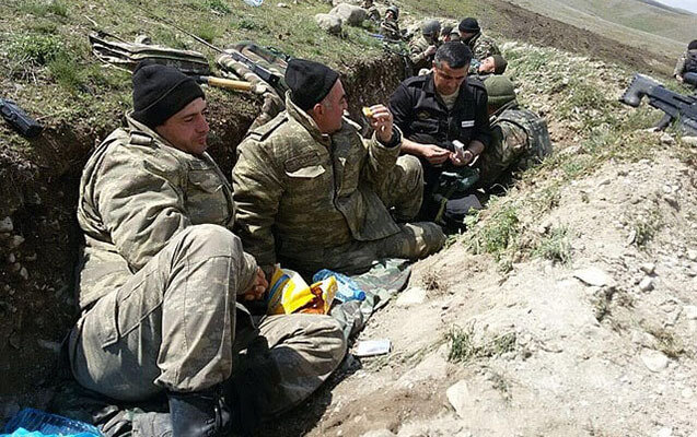 Polad Həşimov Aprel döyüşlərində: Xanımı həmin fotonu paylaşdı