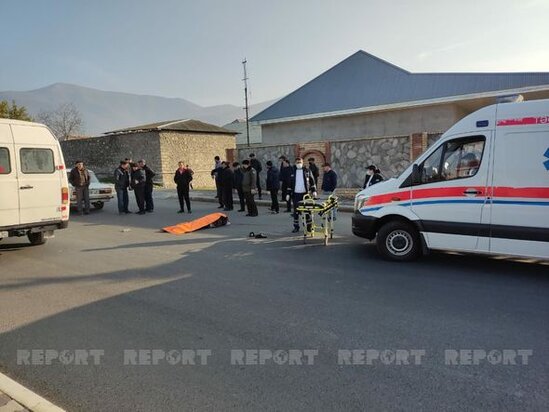 Şəkidə qəza: Piyada hadisə yerində öldü - FOTO