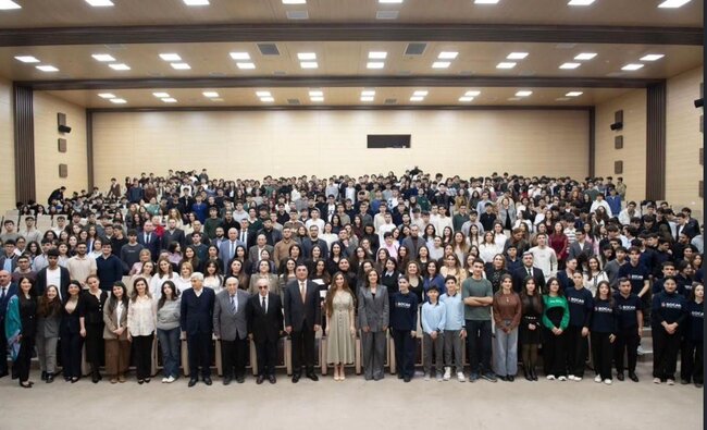 Arzu Əliyeva Bakı Ali Neft Məktəbində - Fotolar