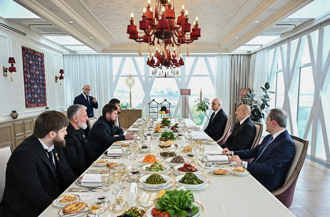 Azərbaycan Prezidenti və Çeçenistan başçısı birgə nahar ediblər - Foto