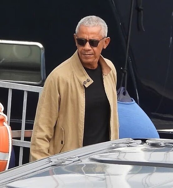 Obamanın arvadı bu məşhurla yaxtada: Gizli çəkilən FOTOLAR