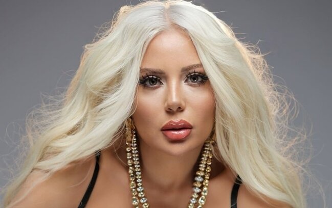 "Ötürdüyümüz ən gözəl dəyər yaltaqlıqdır"