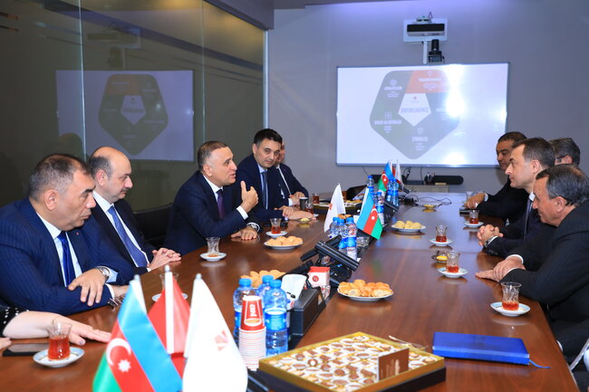 Nizami Rayon İcra Hakimiyyətinin başçısı Sahibkarlar Günü ilə əlaqədar "Ulduz" şokolad fabrikini ziyarət edib