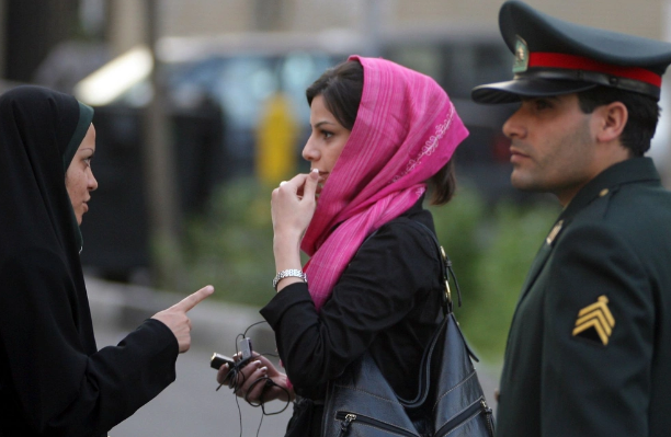 İranın Məsləhət Şurasının üzvü: "Hicab qanununu icra etməyə daha gərək yoxdur"