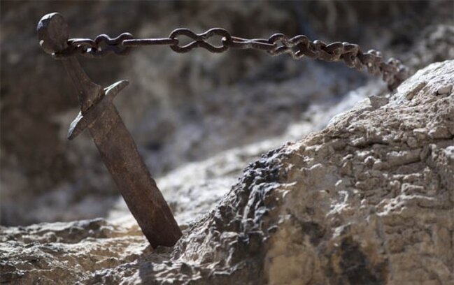 Fransada əfsanəvi qılınc oğurlanıb