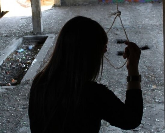 Azərbaycanda iki uşaq anası və yaşlı kişi intihar etdilər