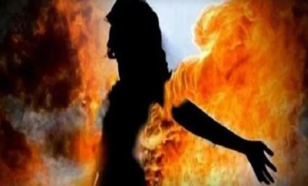 Qısqac qadın ərini və sevgilisini YANDIRDI