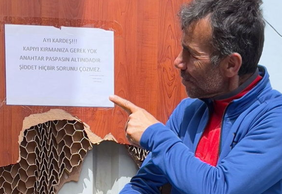 Hücumlardan yorulan türkiyəli fermer məktub yazdı: "Ayı qardaş, açar ayaqaltının altındadır"