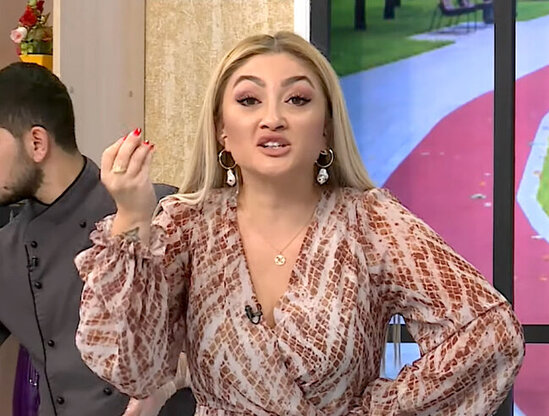 Əhməd Cavadla bağlı sualına görə tənqid olunan Zümrüd: "Təki reklamımız getsin" - FOTO/VİDEO