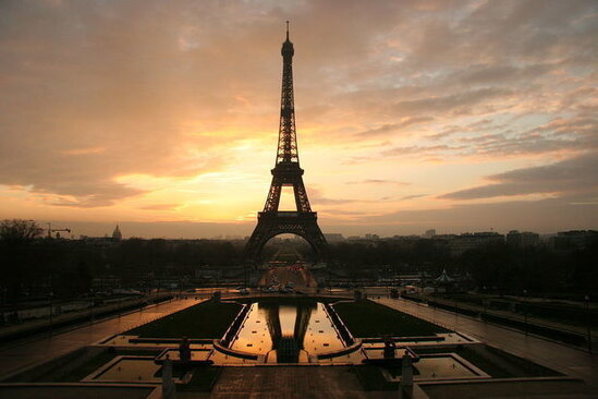 Eyfel qülləsi paslanıb: Təhlükəli zədələr var