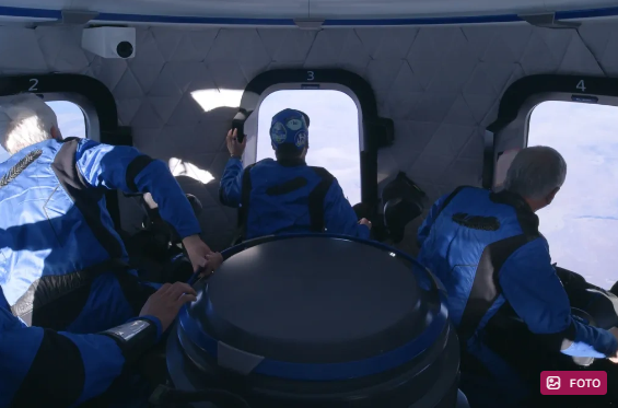 Ekoloq, arıçı və hüquqşünas: "Blue Origin" 13-cü kosmik turizm uçuşunun iştirakçılarını tanıtdı