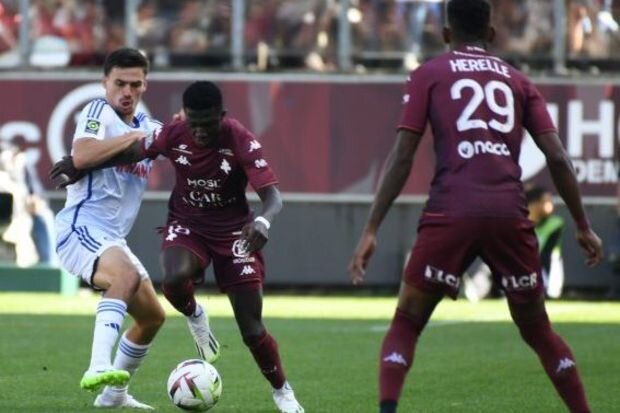 Seneqallı futbolçudan möhtəşəm qol - VİDEO