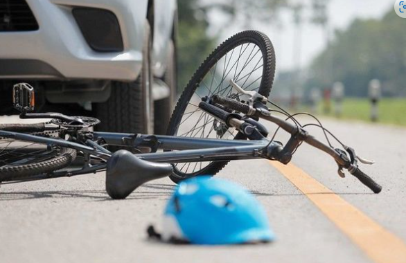 Gəncədə velosipedçi avtomobilə çırpılıb, xəsarət alan var