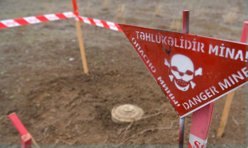 Ağdamda yolu azan şəxs minaya düşdü