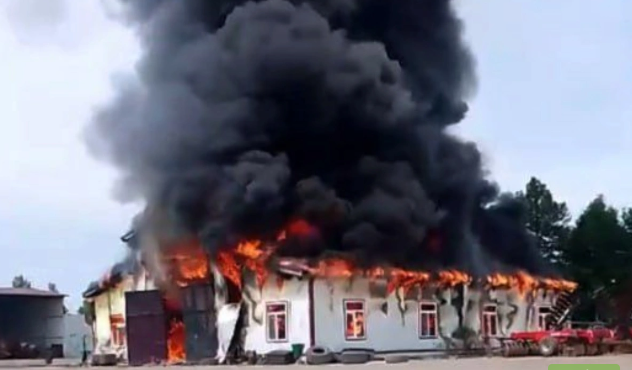 Taxıl anbarında YANĞIN: Yük maşını külə döndü