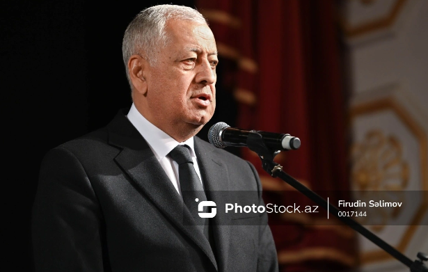 Vahid Əhmədov deputatlığa namizədliyini geri götürdü