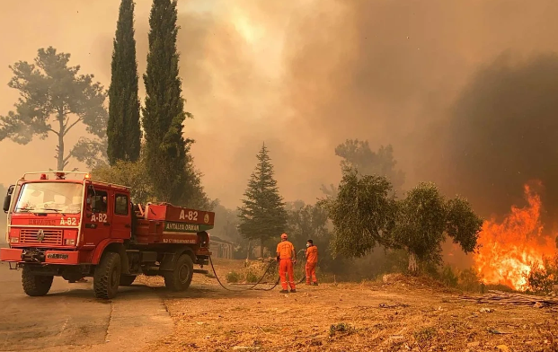 Türkiyədə şiddətli meşə yanğınları: Beş vilayətdə mübarizə aparılır, yeddi nəfər saxlanılıb