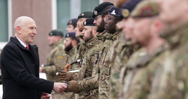 Britaniya hərbçiləri ordunu kütləvi şəkildə tərk edirlər