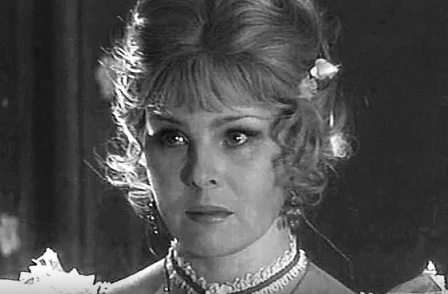 Aktrisanın mənzildə yanmış meyiti tapıldı