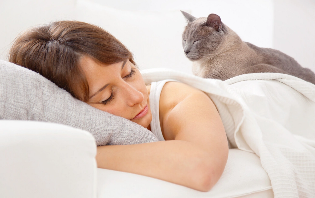 Sağlam yuxunun sirləri: Hansı pozada yatsanız, özünüzü daha yaxşı hiss edərsiniz?