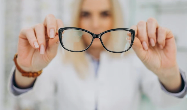 Eynəklərdən birdəfəlik azad olmaq üçün hansı üsullar mövcuddur?