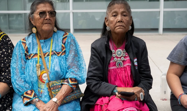 Pornoqrafiyaya aludə olanlar? Braziliyanın yerli tayfası milyonlarla dollar təzminat tələb etdi