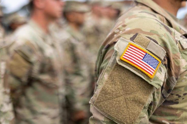 Tramp Venesuela yaxınlığında ordunun elit dəstəsini yerləşdirib