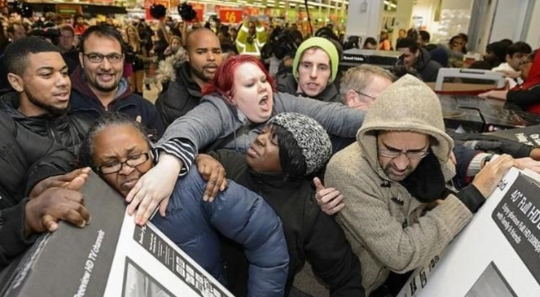 Tramp: Amerikalılar "qara cümə" günü təxminən 12 milyard dollar xərcləyiblər